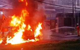 Mobil Chevrolet Spin Kebakaran