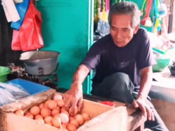 Jelang Nataru, Harga Telur Ayam di Surabaya Naik