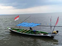 Nelayan Kenjeran Tak Berani Melaut Akibat Cuaca Buruk