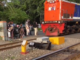 Lihat Kereta Api Melintas Destinasi Wisata Baru Anak di Surabaya