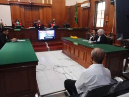 Notaris Dadang Koesboedi Witjaksono Dituntut 3 Tahun