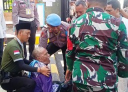 Jemaah Haji Histeri Hampir Kabur dari Asrama Haji Surabaya