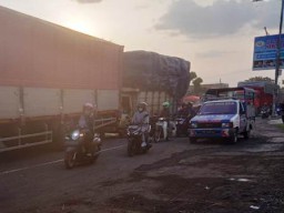 Kendaraan Besar Tak Terlihat Saat Cek Fisik di Samsat Bangil