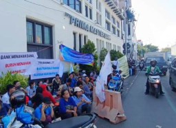 Buruh dan Manajemen Pakerin Desak PT BPR Prima Master Bank Cairkan Deposito Rp1 Triliun
