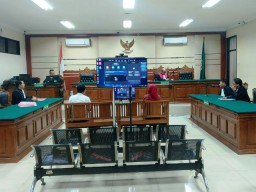 PNS Diskoperindag Gresik Dituntut 1 Tahun 6 Bulan Penjara