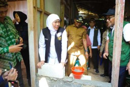 Gubernur Khofifah Kolaborasi Renovasi 158 Rumah di Pacitan