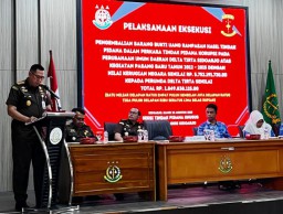 Kejari Sidoarjo Kembalikan Uang Barang Bukti Perumda Delta Tirta Sidoarjo Rp1,8 Miliar