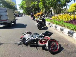 Pengendara Motor Sport Tewas di Frontage Ahmad Yani