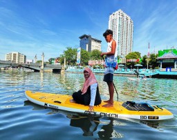 Anggota DPRD Jatim Jajal Stand Up Paddle