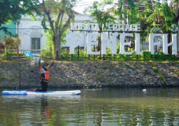 Balapan Stand Up Paddle di Kalimas Berhadiah Domba