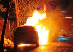Mobil Honda Ludes Terbakar Akibat Konsleting Lampu Modifikasi
