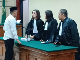 KPK Tuntut Pemberi Uang Bupati Ponorogo 2 Tahun 5 Bulan Penjara