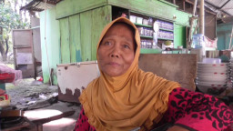 Bu Panut Pedagang Lawas, Bertahan di Tengah ‘Matinya’ Destinasi Wisata Kenpark