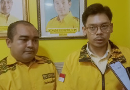 Perkuat Citra Golkar, AMPG Jatim dan Sidoarjo Bagikan 300 Takjil