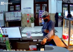 Ponsel Penjual Ayam Geprek Digondol Maling di Stasiun Gubeng