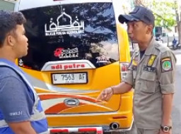 Jukir dan Satpol PP Kota Pasuruan Adu Argumen saat Penertiban