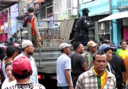 37 PKL Ikan Jalan Pasar Pabean Ditertibkan