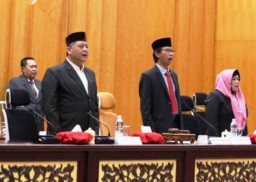 Adi Sutarwijono Ketua Definitif DPRD Surabaya