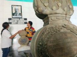 Persiapan Maju Pilkada Surabaya, Alumni GMNI Edward Dewaruci Ziarah ke Komplek Makam Botoputih