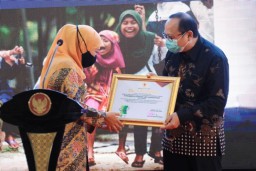 Pelindo III Terima Apresiasi Dari Gubernur Jatim