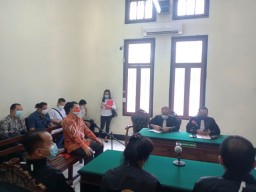 Hakim Suparno Putus Bebas Ariel Topan Subagus