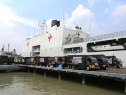 Pelindo 3 Kirim Bantuan Obat dan Pakaian ke Palestina