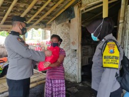 BBM Naik, Polisi Gerak Cepat Bagikan Sembako