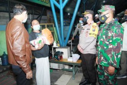 Bupati Lamongan Apresiasi PKL Patuh PPKM Darurat