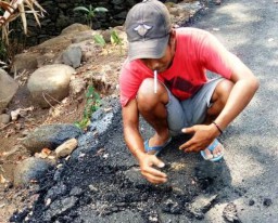 CV Gendis Garap Proyek Aspal Asal Jadi