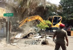 DPRD Surabaya Protes Bongkar Paksa PKL Cokelat