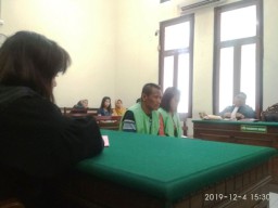 Duo Sejoli Bawa Inek Logo Minion dan Panda