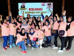 Emak-emak di Jatim Deklarasi Dukung Ganjar Pranowo 2024
