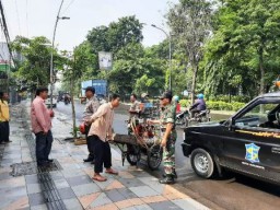 Gandeng Babinsa, Satpol PP Tertibkan PKL Nakal