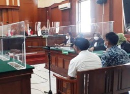 Hajar Wartawan, Dua Oknum Polisi Jadi Pesakitan