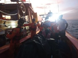 Kapal Wisata Pengangkut Dua WNA Prancis Kandas