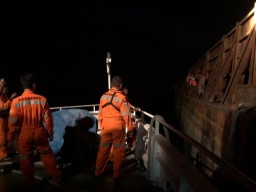 Kapal Tongkang Bocor di Laut Jawa