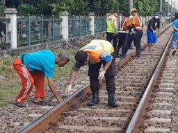 Wanita Lansia Tewas Tertabrak Kereta Api