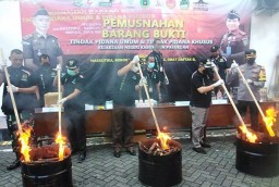 Kejari Pasuruan Musnahkan Barang Bukti Rp2 Miliar
