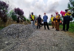 Ketua DPRD Sidak Proyek Jalan di Desa Kalipucang