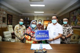 Pelindo III Terima Penghargaan Top CSR Award 2021