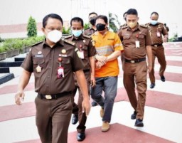 Pelaku Kredit Fiktif Bank Jatim Ditahan