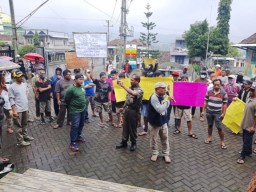 Krisis Air, Warga Geruduk Balai Desa Gerbo