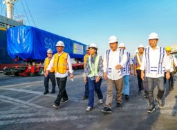 Menteri BUMN Tinjau Pelabuhan Tanjung Perak