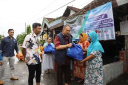 PT Pelindo III Bantu Korban Banjir Gresik