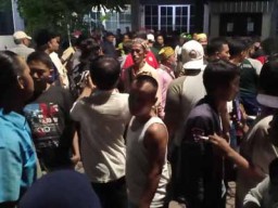 Ratusan PKL Sunan Ampel Geruduk Camat Semampir