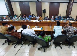 Pansus Nilai Dana Gugus Tugas Covid-19 Amburadul