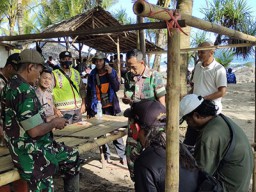 4 Orang Santri Terseret Ombak Pantai Cibobos