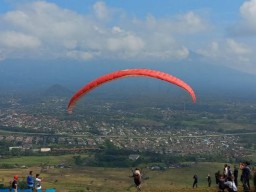 Pesona Destinasi Bukit Paralayang Pasuruan
