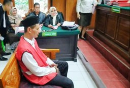 Pembakar Istri Ketintang Dituntut 8,5 Tahun Penjara