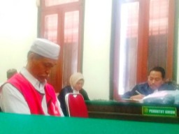 Pengemplang Uang Rokok Dihukum 1,5 Tahun